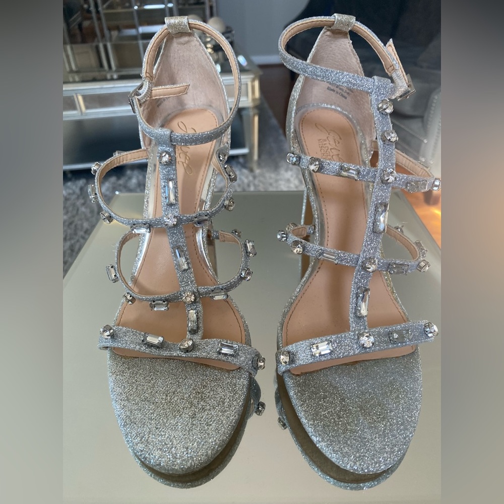 Jewel Badgley Mischka size 8 excellent condition